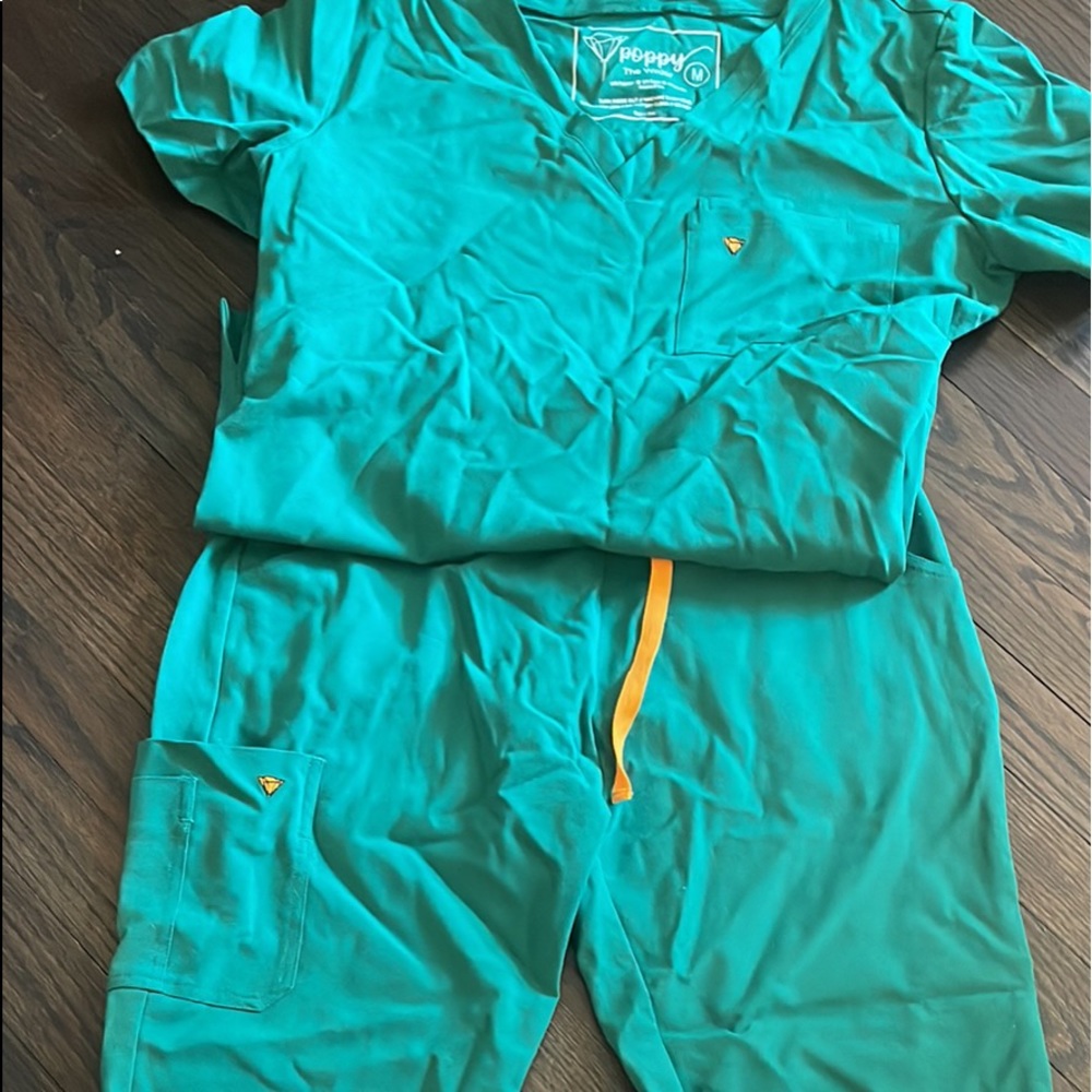 Nursing scrub sets
